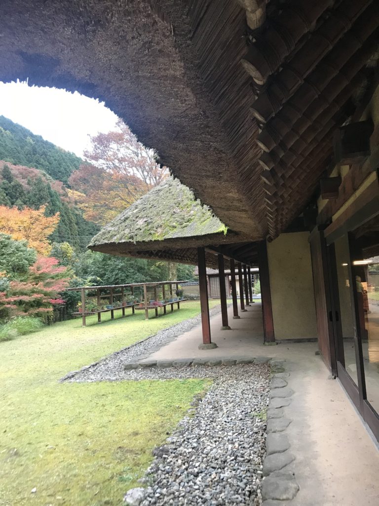 播磨屋の茅葺き